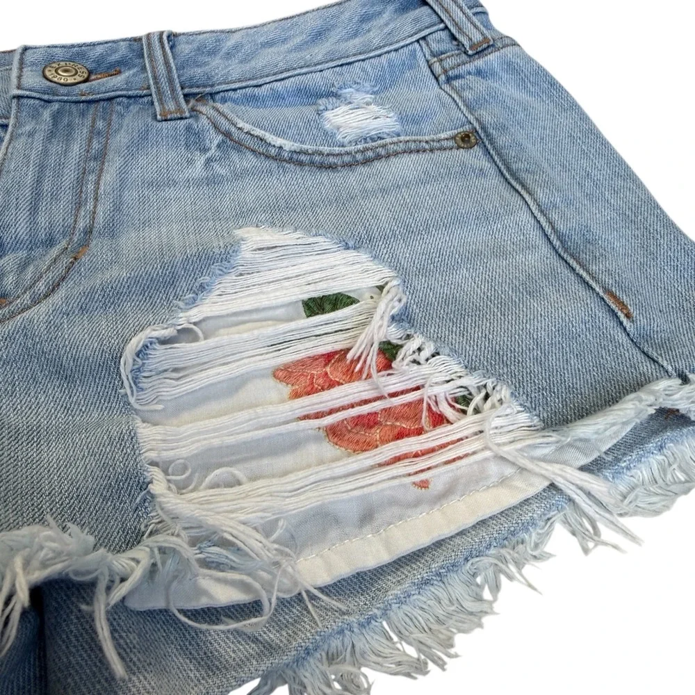 Express Shortie Relaxed Low Rise Denim Shorts Women Sz 0 Distressed Shabby Chic